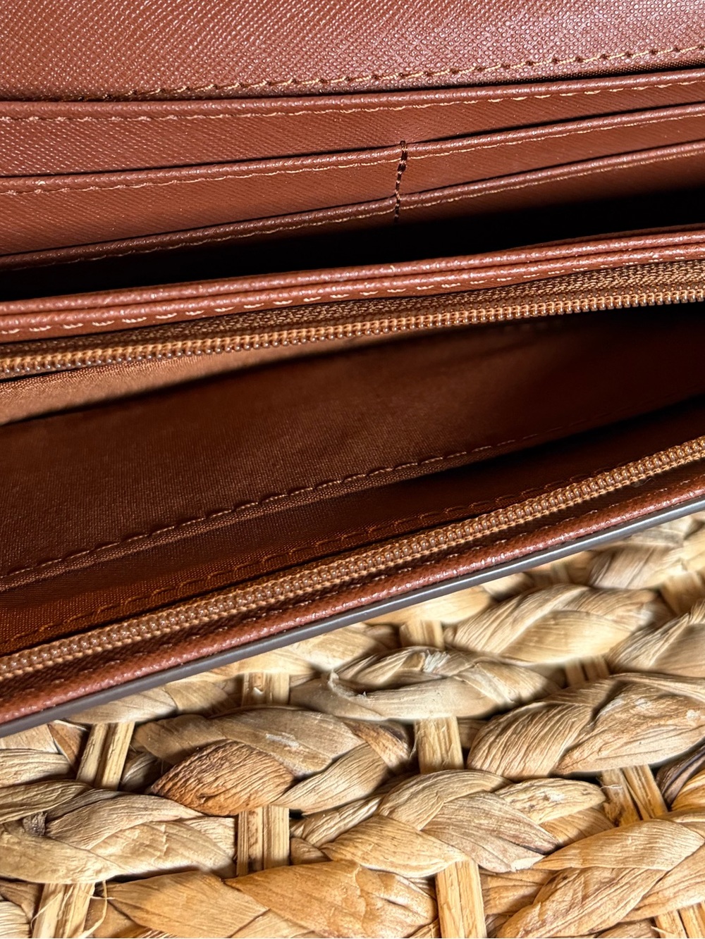 FOSSIL LEATHER FOLD WALLET - Picture 7 of 7